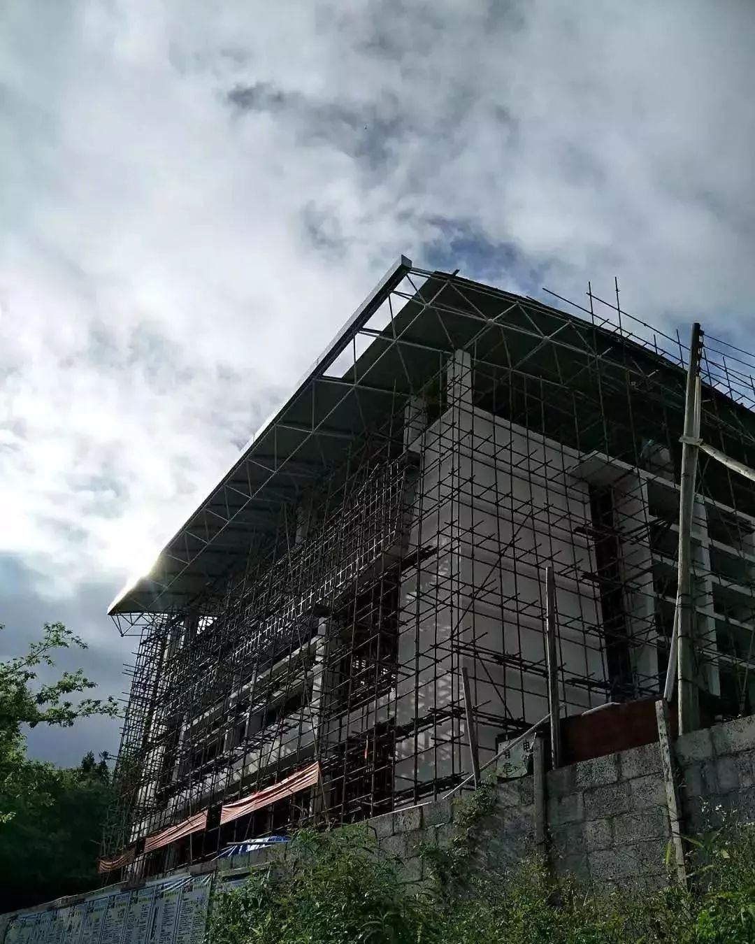 隆林各族自治县体育馆现代化新地标项目启动